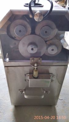 75KG 食品衛生用ステンレス鋼 4 ローラー 砂糖甘草汁機 汁の生産量