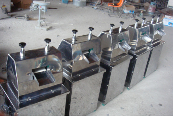 低騒音レベル 300kg/h 静かなジュース抽出のための電気砂糖棒ジューサー