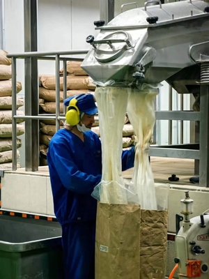 2000 KG 完全乳粉をPLCで満たす加工機