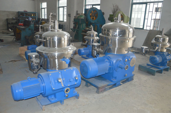 500 KG 容量 1000L/H 自動清掃 2200*1350*1150mm とミルククリーム分離機