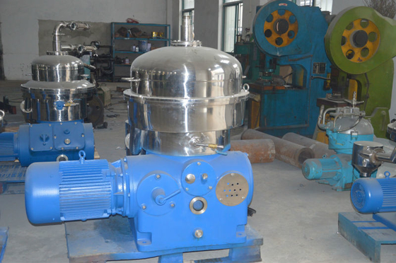 500 KG 容量 1000L/H 自動清掃 2200*1350*1150mm とミルククリーム分離機