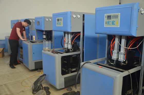 高容量 半自動 2 穴 プラスチック 鉱物水 ボトル 模具付き 製造 機械