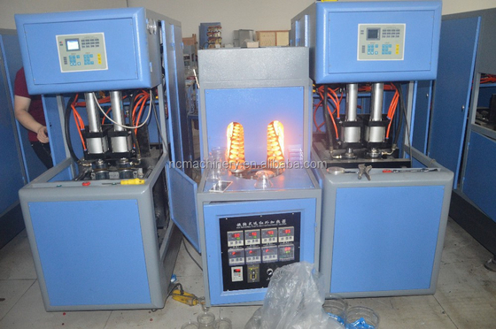 先進的な半自動 丸い形塑料ボトル製造機械 容量 0.1-2L PLC MITSUBISHI