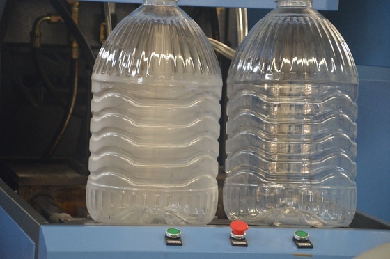 水包装産業用 1250kg 半自動 6L PET ボトル吹造機