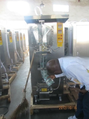 自動 2200b/h サケット水包装機 リボンコーダーとフォトセル