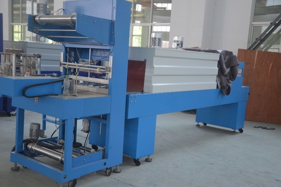 1200 KG フルオートマティック水瓶 グループパッケージングマシンと熱トンネル 急速なパッケージング