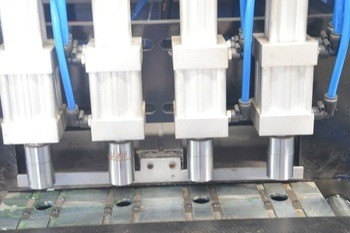 470mm マックス.ボトルの高さ 半自動 4 穴 PET ボトル ストレッチ ブロー 鋳造機