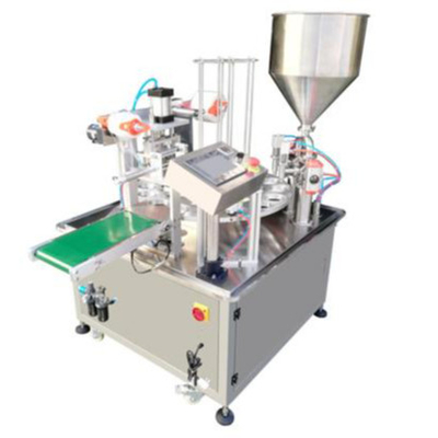 プラスチック包装材料 2000BPH フルオートマティック回転カップジュース詰め込み密封機