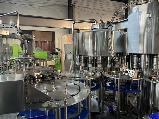 100%の詰め精度 プラスチック包装用の自動飲料詰め機 8頭